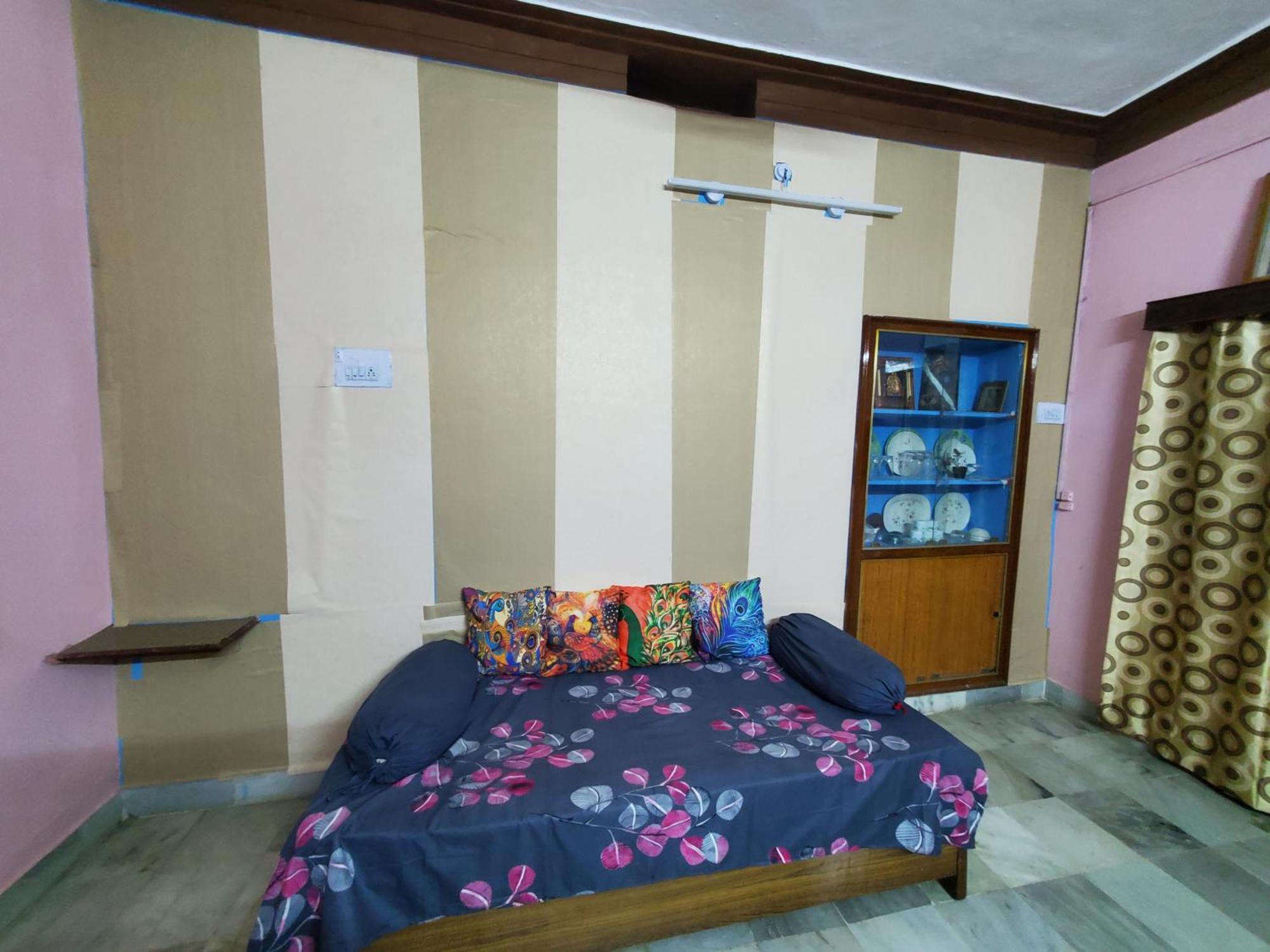 Entire 2bhk Ground-floor In Independent House Holiday home *